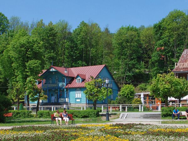 Stara pocztówka — pensjonat zdrojowy